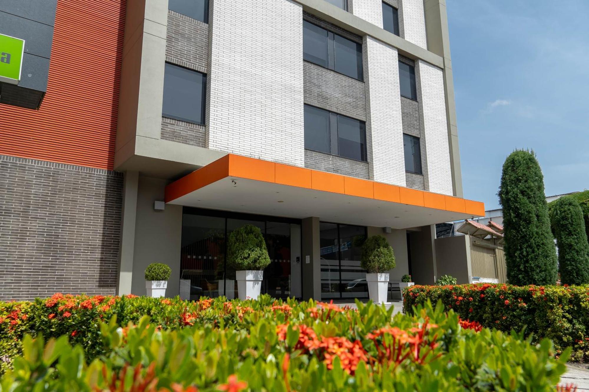Holiday Inn Express Yopal By Ihg Екстериор снимка
